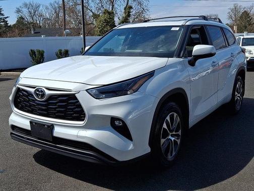 Wind Chill Pearl 2023 Toyota Highlander XLE