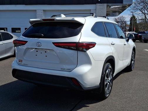 Wind Chill Pearl 2023 Toyota Highlander XLE