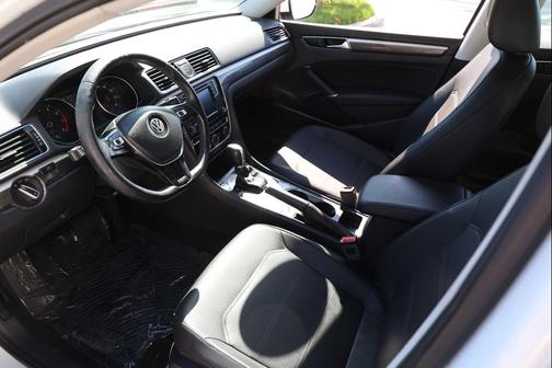 2017 Volkswagen Passat 1.8T SE