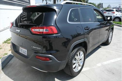 2016 Jeep Cherokee Sport