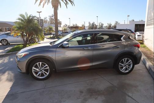 2019 INFINITI QX30 LUXE