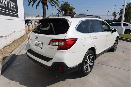 Crystal White Pearl 2018 Subaru Outback 2.5i Limited