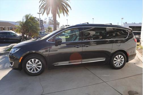2018 Chrysler Pacifica Touring-L