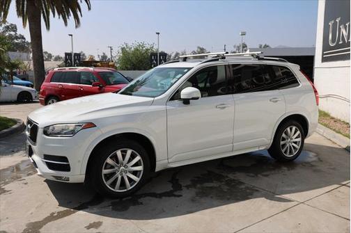 2016 Volvo XC90 T6 Momentum