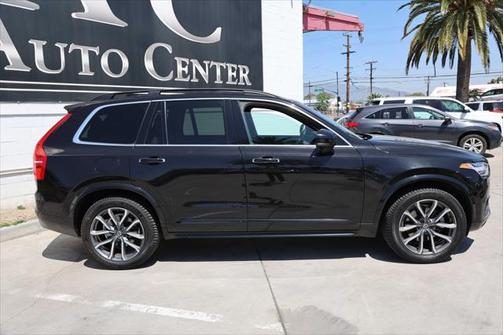 2017 Volvo XC90 T6 Momentum