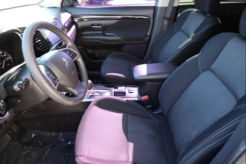 2019 Mitsubishi Outlander ES
