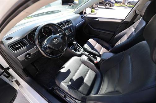 2015 Volkswagen Jetta Auto SE w/Connectivity/Navigation