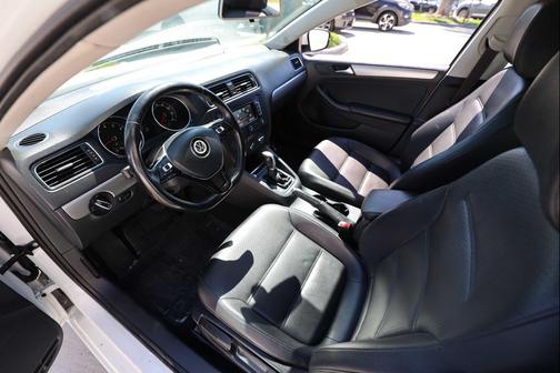 2015 Volkswagen Jetta Auto SE w/Connectivity/Navigation