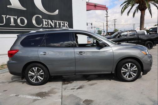 Gun Metallic 2019 Nissan Pathfinder SL