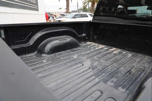 Diamond Black Crystal Pearlcoat 2022 RAM 1500 Classic Warlock Quad Cab 4x4 6'4' Box