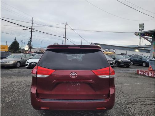 2014 Toyota Sienna LE