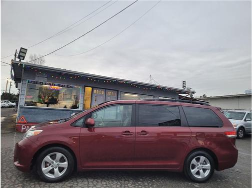 2014 Toyota Sienna LE
