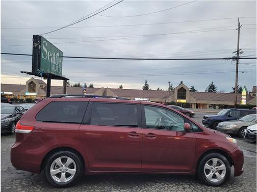 2014 Toyota Sienna LE