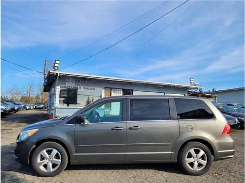 2010 Volkswagen Routan SE