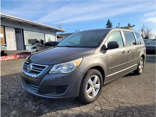 2010 Volkswagen Routan SE