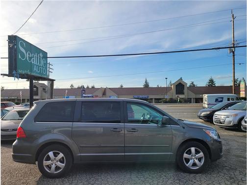2010 Volkswagen Routan SE