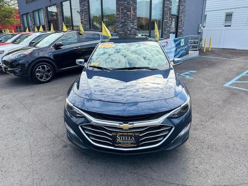 2022 Chevrolet Malibu FWD LT