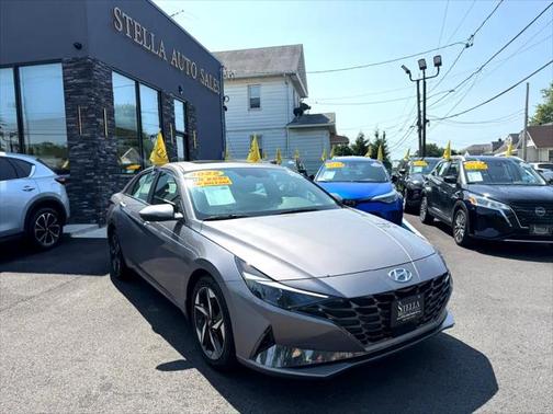 2022 Hyundai ELANTRA SEL