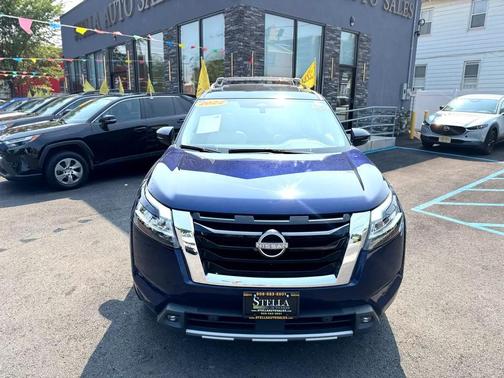 2022 Nissan Pathfinder SL 4WD