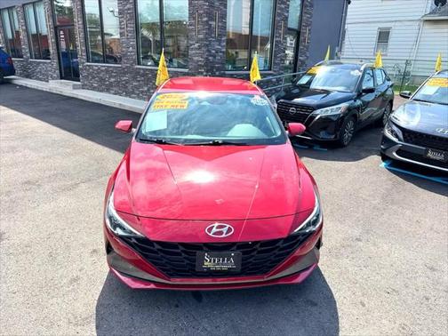 2022 Hyundai ELANTRA SE