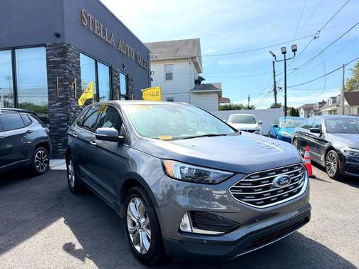 2022 Ford Edge Titanium
