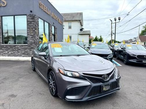 2022 Toyota Camry SE