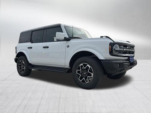 Oxford White 2026 Ford Bronco Outer Banks