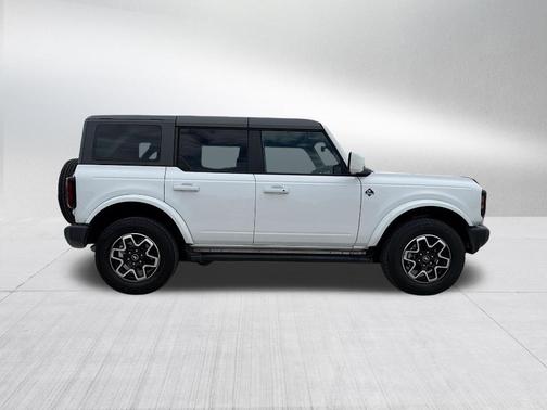 Oxford White 2024 Ford Bronco Outer Banks