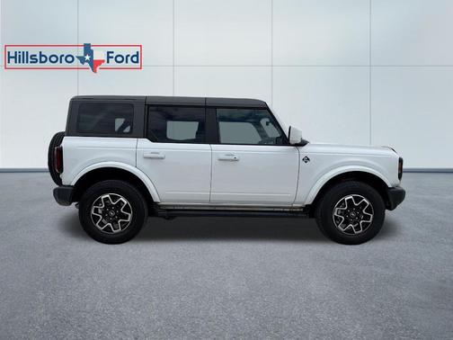 Oxford White 2024 Ford Bronco Outer Banks
