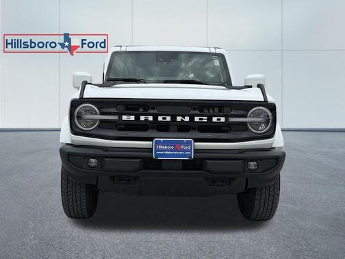 Oxford White 2024 Ford Bronco Outer Banks
