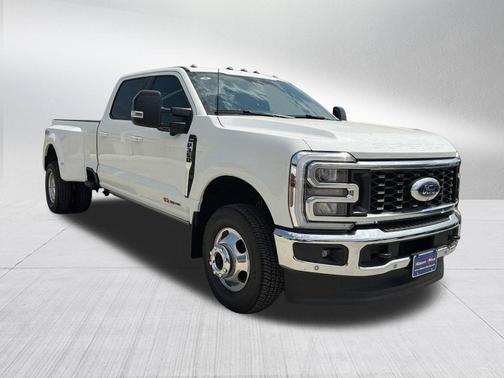 Star White 2026 Ford F-350 Lariat Super Duty