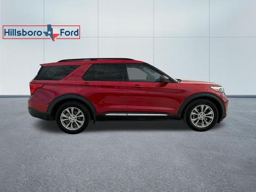 Rapid Red Metallic Tinted Clearcoat 2024 Ford Explorer XLT