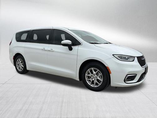 Bright White Clearcoat 2023 Chrysler Pacifica Touring-L