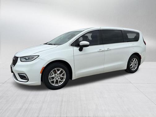 Bright White Clearcoat 2023 Chrysler Pacifica Touring-L