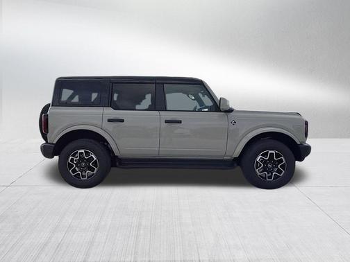 Desert Sand 2026 Ford Bronco Outer Banks