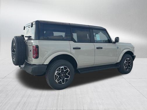 Desert Sand 2026 Ford Bronco Outer Banks