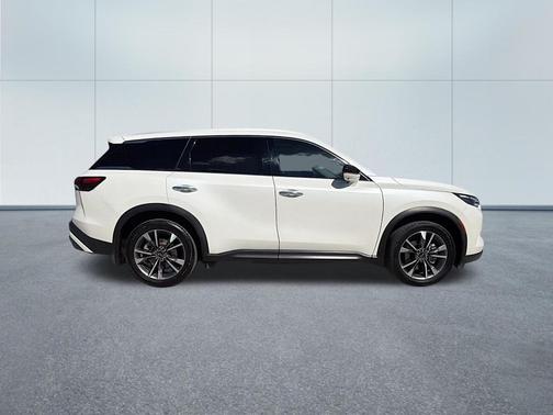 Majestic White 2022 INFINITI QX60 Luxe