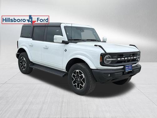 Oxford White 2025 Ford Bronco Outer Banks