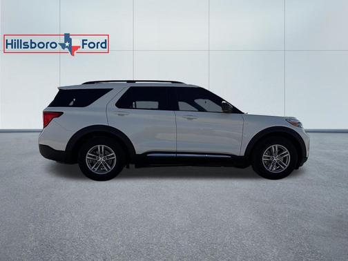 Star White 2023 Ford Explorer XLT