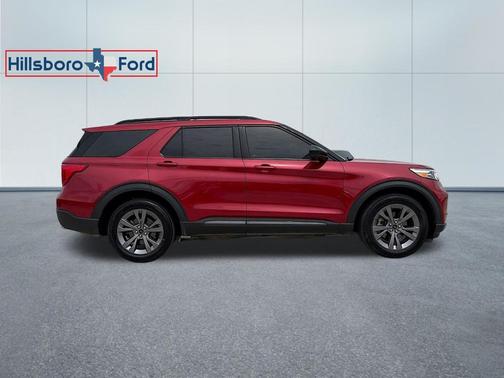 Rapid Red Metallic Tinted Clearcoat 2022 Ford Explorer XLT