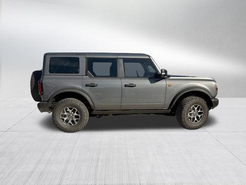 Carbonized Gray Metallic 2025 Ford Bronco Badlands