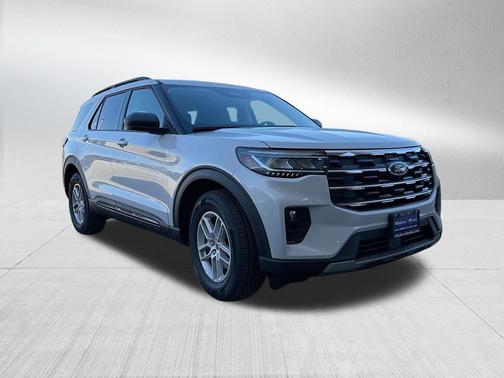 Space White Metallic 2026 Ford Explorer Active