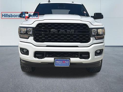 Bright White Clearcoat 2022 RAM 2500 Big Horn