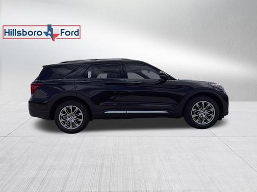 Agate Black Metallic 2026 Ford Explorer Platinum