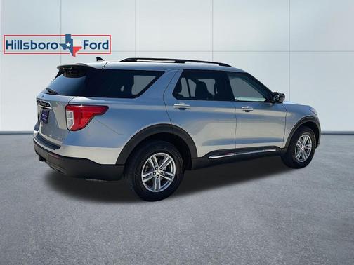 Iconic Silver Metallic 2024 Ford Explorer XLT