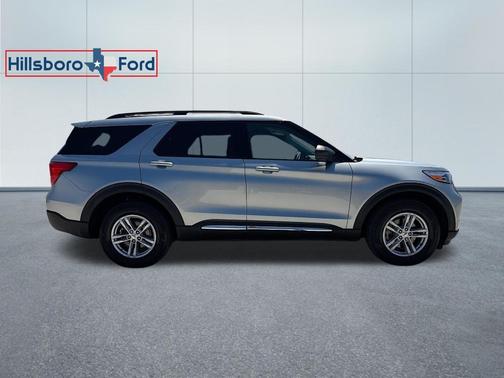 Iconic Silver Metallic 2024 Ford Explorer XLT