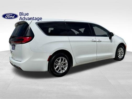 2023 Chrysler Pacifica Touring-L