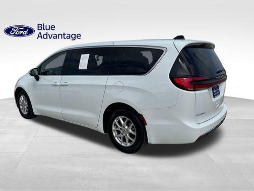 2023 Chrysler Pacifica Touring-L