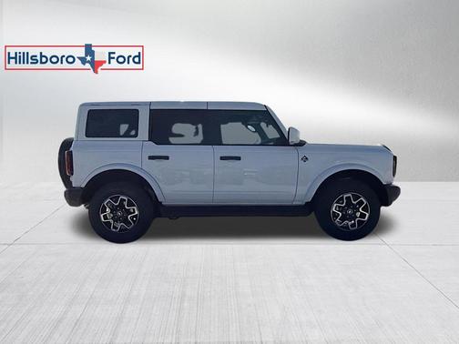 Oxford White 2026 Ford Bronco Outer Banks