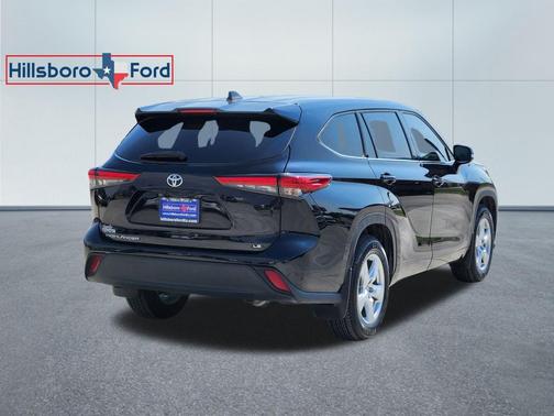 2022 Toyota Highlander LE